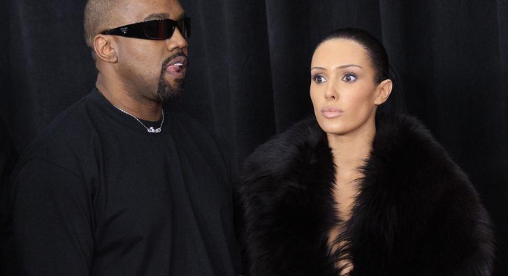 Kanye West és Bianca Censori új szintre emelte az álarcosbál fogalmát, bizarr szettben borzolják a kedélyeket