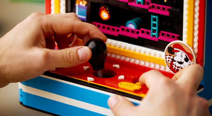 Hivatalosan is bemutatták a LEGO-elemekből felépíthető Donkey Kong játékgépet, amivel hasonlóan lehet játszani, mint az eredeti árkádmasinával