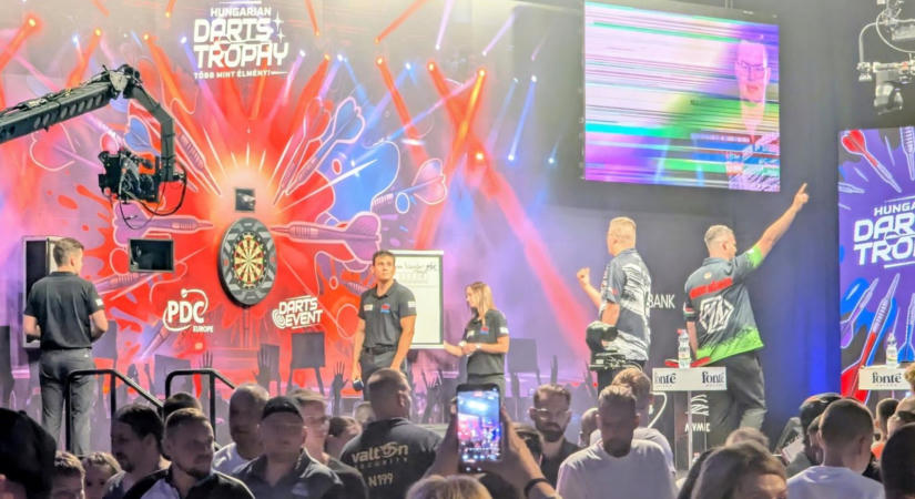 Dupla-duplás kiszállóval parádézott Kádár László, de vasárnap már a legnagyobb sztároké a főszerep a Hungarian Darts Trophyn