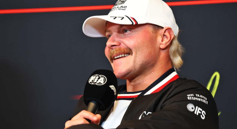 Bottas kerékpárral teszi meg a Szepang és Szingapúr közötti 350 kilométert