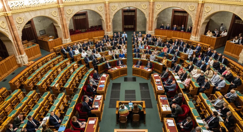 Megjelent az eredmény a képernyőn, azonnal elhagyta az üléstermet a Fidesz-KDNP