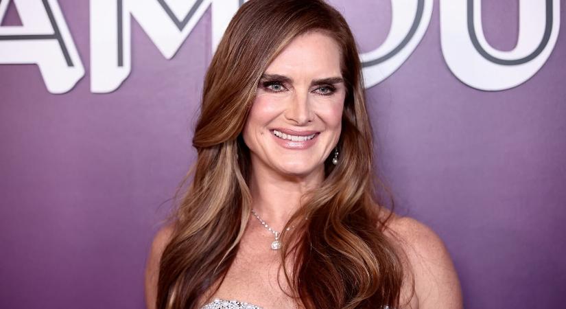 Brooke Shields félmeztelen fotóval ünnepli, hogy 56 évesen jobban érzi magát a bőrében, mint valaha