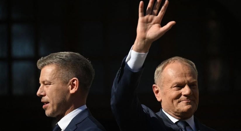 A lengyel Tusk olyan adósságpofont kapott, hogy Budapesten is szikráznak a szemek – „lopnak, csalnak, eladósítanak"