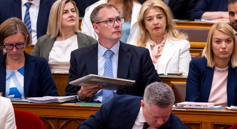Megérdemelne kemény pénzbüntetést a házelnöktől Kulcsár Krisztián a „k.rva anyázás” miatt?