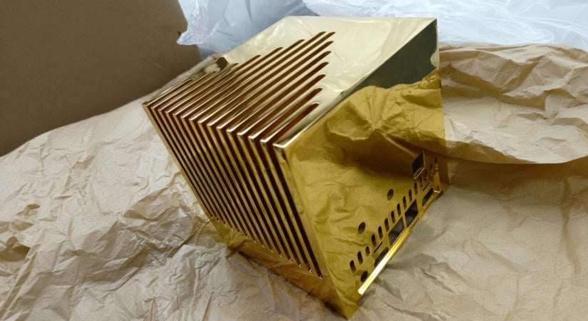13 kilogrammnyi 24 karátos aranyból készítettek házat ennek a Mini PC-nek – A ház passzív hűtő is egyben