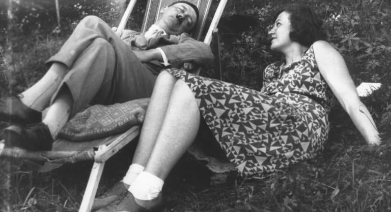 Előkerültek a titkos iratok: Hitler mégis a lakásban volt unokahúga gyanús halálakor