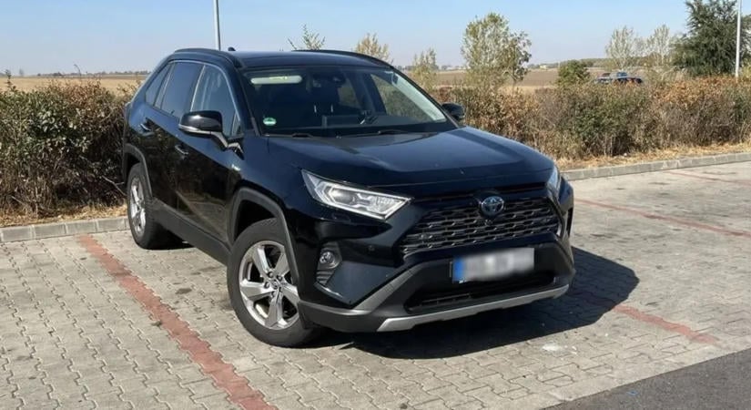 Körözött terepjárót szűrtek ki az M43-ason, megdöbbentő dolgokat találtak rajta