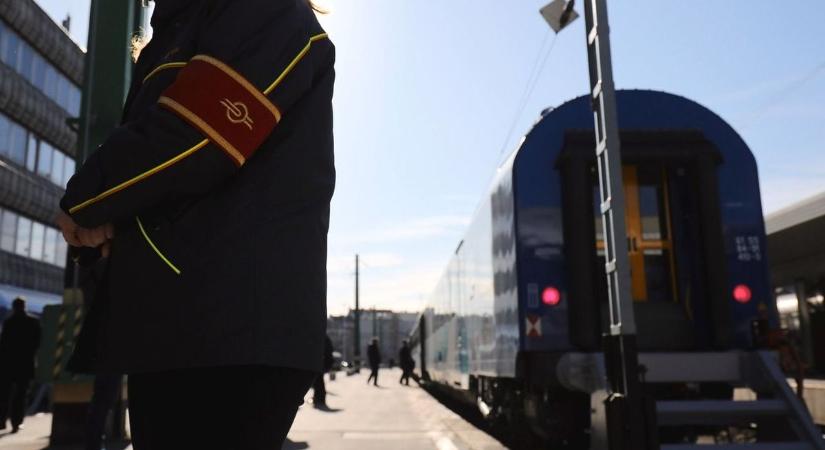 Durva balhé a celldömölki vonaton: ököllel ütötte a kalauzt a jegy nélküli utas