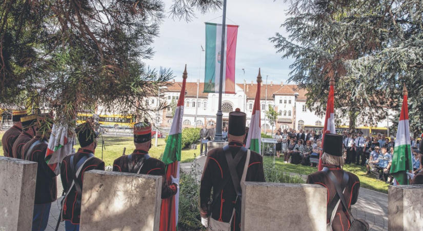 Közel száz éve is lobogott – a trianoni béke fájdalmát szimbolizálta (videó)