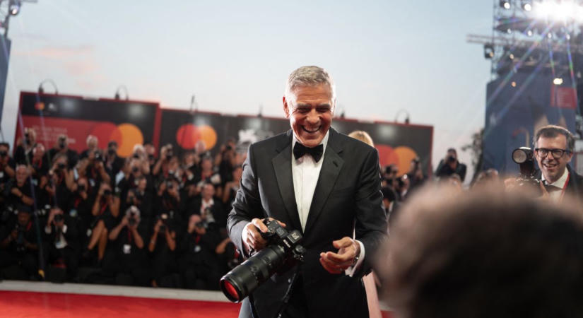 George Clooney ellopta a show-t és egy fotós kameráját is Velencében: mutatjuk, milyen felfordulás történt a vörös szőnyegen