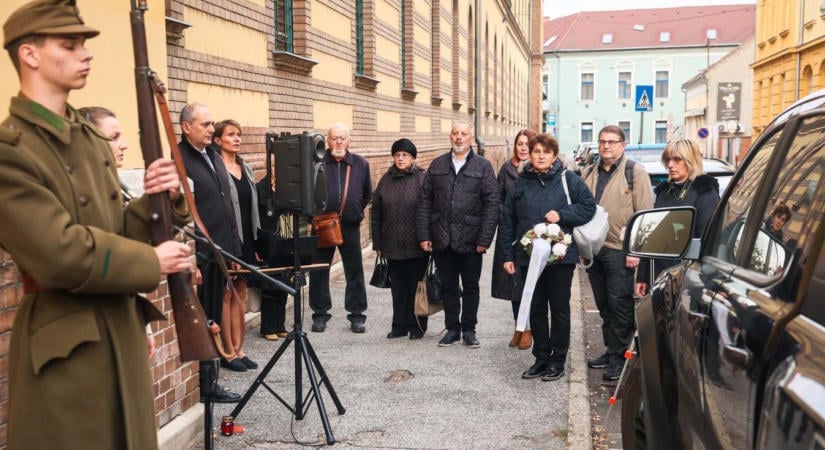 A Markhot utcai egri kórház egyik szárnya teljesen romba dőlt - az áldozatokra emlékeztek vasárnap (fotók)