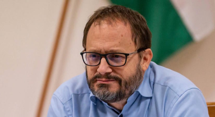 Mivel rukkol elő végül Kármán András?