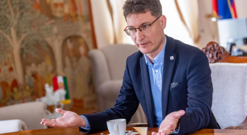 Cser-Palkovics András: Jó, hogy a kormány mégsem kívánja teljesen eltörölni a múltat