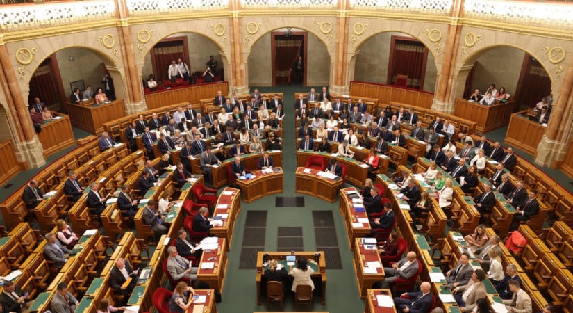 Fontos döntések jönnek a parlamentben: Magyar Péterék mentelmi ügyéről is szavaznak – kövesse élőben a Blikken