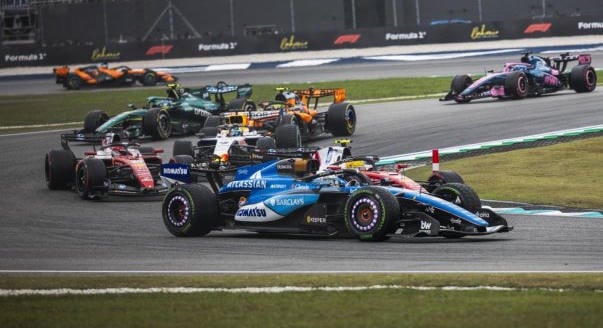 Mercedes-bajok és költségsapka: szerdai F1-es hírek
