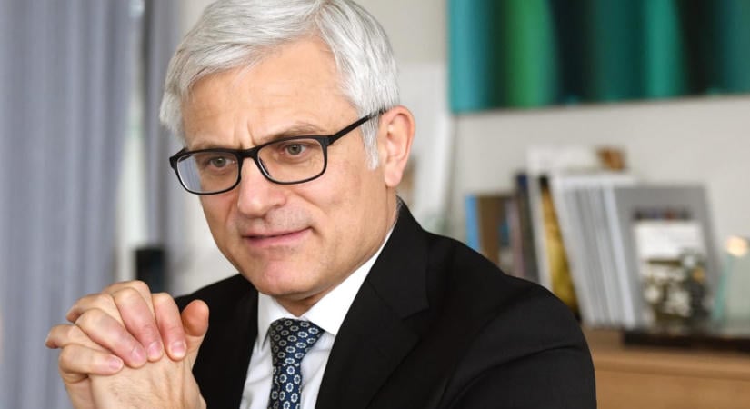 Bankszövetség elnöke: Jó, hogy nem repülőrajtozik a kormányzat, az ott dolgozók profi munkát végeznek