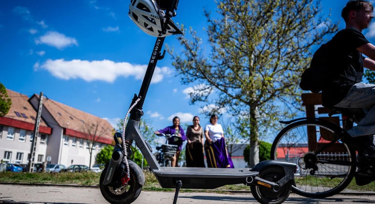 Magyar Péter bejelentette, hogy milyen szabályokat vezetnének be az elektromos rollerekre