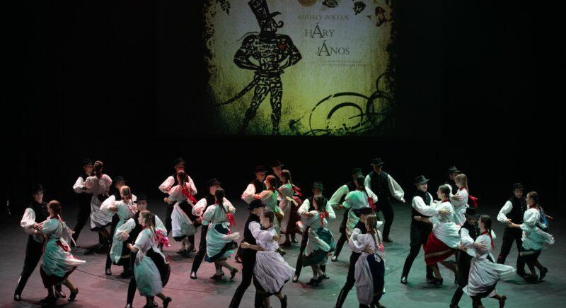 Ünnepi gálaműsorral nyitotta meg kapuit a Csokonai Teátrum