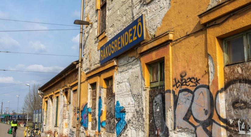 „Újabb Hős utca” Rákosrendezőn? Egymásnak estek a politikusok