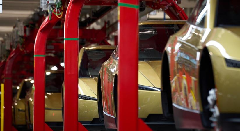Megint égeti a pénzt a Tesla, de szerencséjükre van miből
