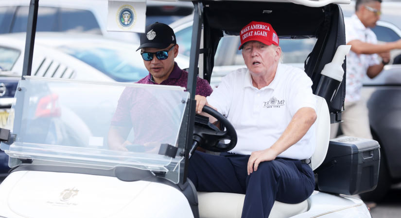 Rendkívüli katonai akció: vadászgépek fogták el a Donald Trump közvetlen közelébe merészkedő behatolókat