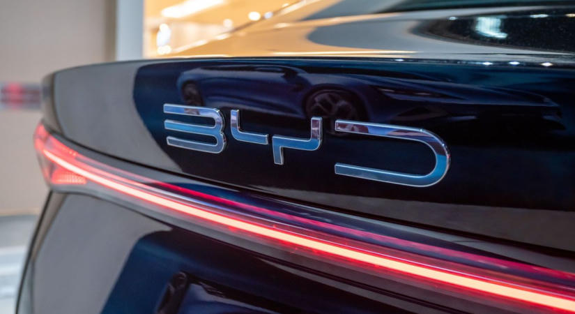 A BYD-re figyel most az egész autóipar: brutális próbának vetették alá az új akkumulátorát – több száz gyorstöltés után jött a meglepő eredmény