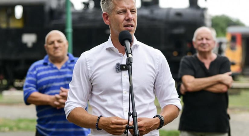 Magyar Péter egy tiszás Békemenetet lengetett be Pécsett