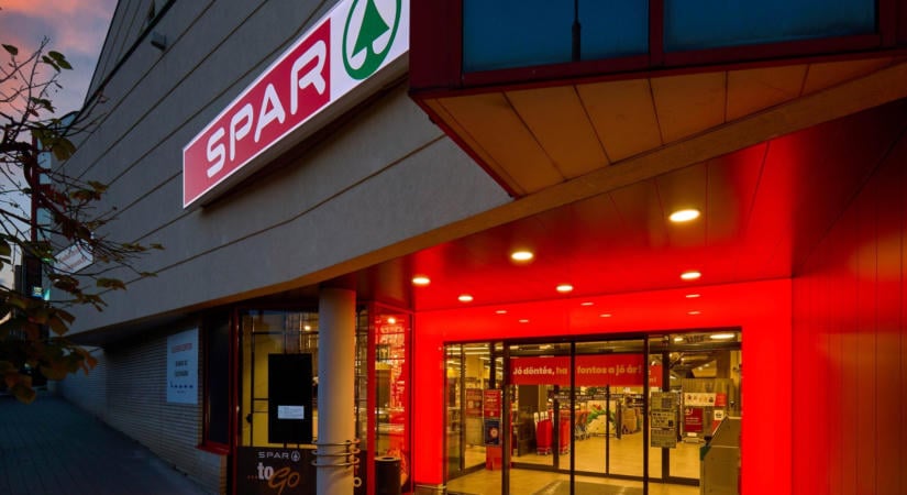 A SPAR Magyarország 867 millió forintból újította fel Szombathelyen a Borostyánkő Áruházban található üzletét