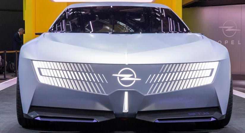 Dehogy halott a kombi! Körbejártuk az Opel menő új sportkombiját