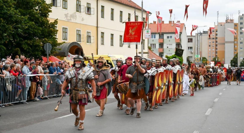 Jubilál és takarékoskodik a 25-ik Savaria Történelmi Karnevál