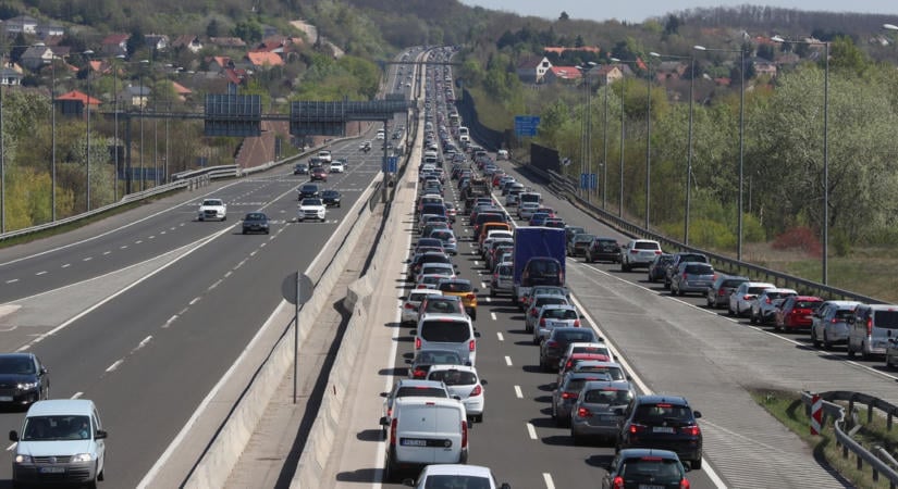 Halálos baleset történt az M3-ason: fának rohant egy autó