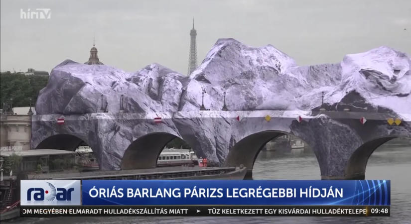 Látványos barlanggá alakították a párizsi Pont Neuf hidat