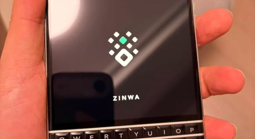Több mint tíz év után Androiddal tér vissza a BlackBerry Passport