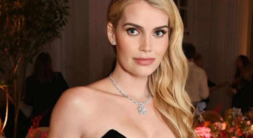 Diana hercegné unokahúga újraértelmezte a meztelen ruhát, Lady Kitty Spencer így jelent meg Milánóban