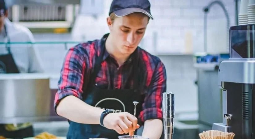 Meglepő kutatás: a Z generációnak már egy fizetés sem elég