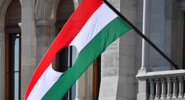 Fényfestéssel, díszkivilágítással is emlékeznek 1956-ra szerte a világon