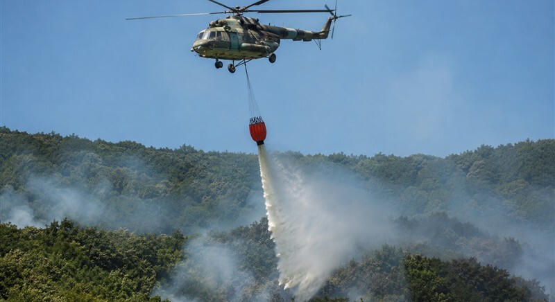 Katonai helikopterek segítik az oltást a dédestapolcsányi erdőtűznél