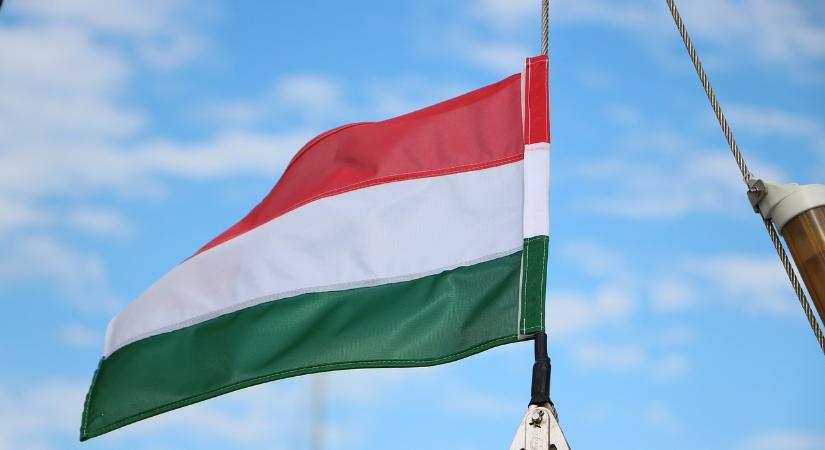 Rongálás és nemzeti jelkép meggyalázása miatt fordul a hatóságokhoz a Mi Hazánk Ifjai
