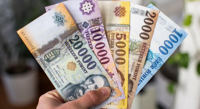 Mit művelt a forint? Ennyit gyengült a pénzünk a hétvégén