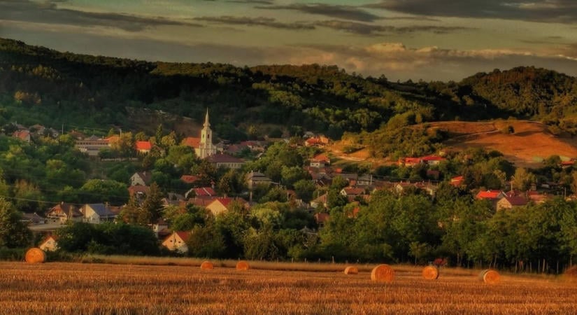 Ritka felvételek érkeztek a Mátrából, füstfelhő borította be a vidéket – videón a különleges gőzmozdony