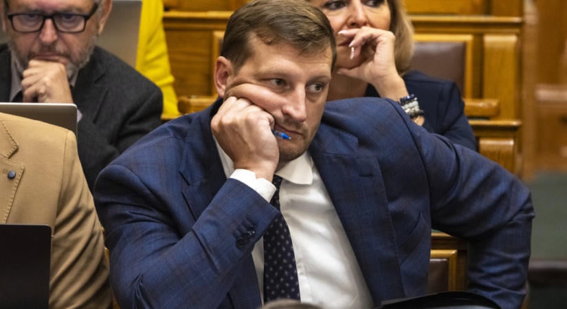 Panyi Miklós bocsánatot kért, miután kitalált nevű aradi vértanúkkal emlékezett meg október 6-áról