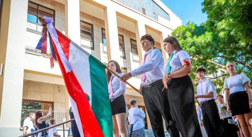 Elballagtak a Babits Mihály Általános Iskola végzősei (videófotók)