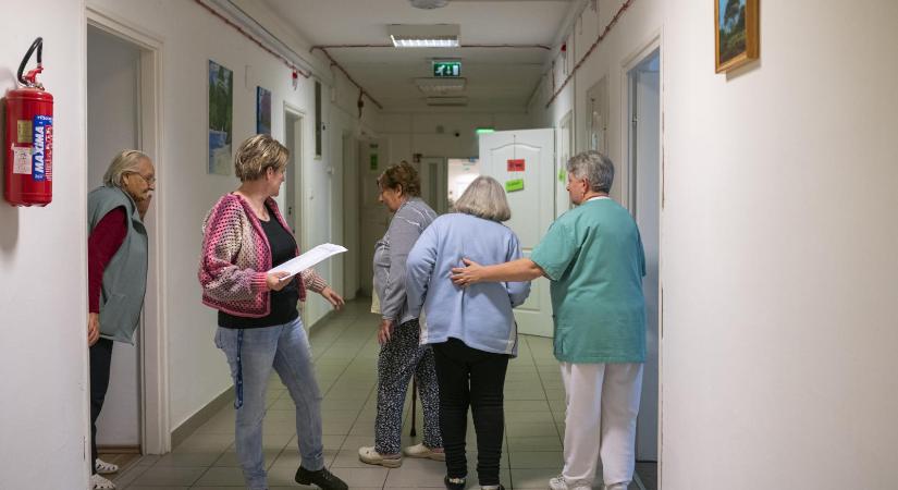 Tárgyalások kezdődnek a szociális ágazati bérekről, első lépésben azonnali, 25 százalékos emelést kérnek