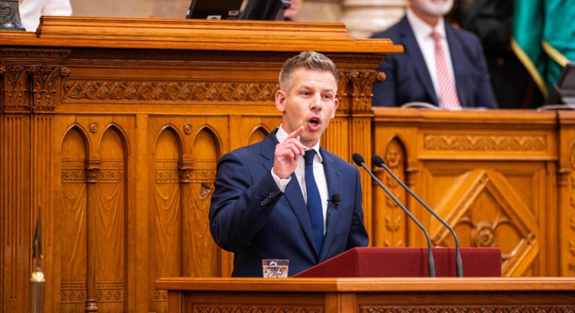 Magyar Péter: az NKA-ügy kérdésessé teszi, hogy a fideszes képviselők jogszerűen ülhetnek-e a parlamentben