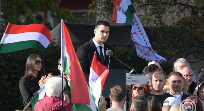 A Fidesz megemlékezésén ’56-hoz hasonlították a jelent és Hankó felesége is színpadra lépett