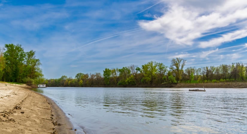 Aggasztóan alacsony a Tisza vízhozama: rendkívüli intézkedések kellenek az ívóvízellátás védelmében
