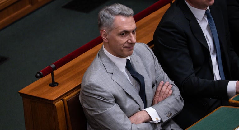 Lázár János teniszpálya mellett napelemparkot is engedély nélkül létesített a batidai birtokán
