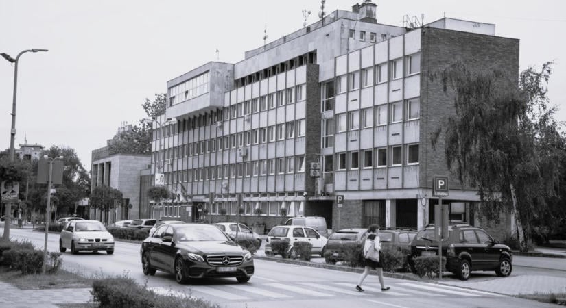Gyászba borult Tatabánya: munkatársuktól búcsúznak az önkormányzat dolgozói