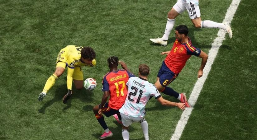 Óriási kapushiba döntött a továbbjutásról a spanyolok és a belgák vb-rangadóján
