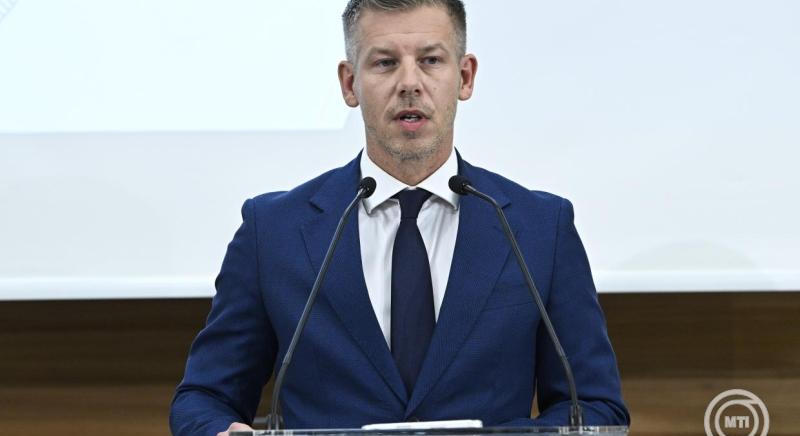 Magyar Péter: újra apadásnak indult a Duna, nehéz a helyzet Paksnál
